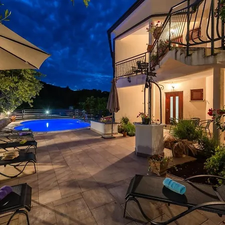 Ferienwohnung Mit Sauna, Meerblick, Whirlpool, Pool, Wlan Und Einem Grill Appartement