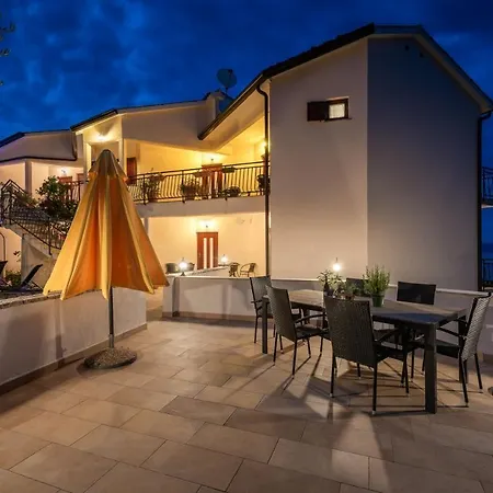 Ferienwohnung Mit Sauna, Meerblick, Whirlpool, Pool, Wlan Und Einem Grill Appartement