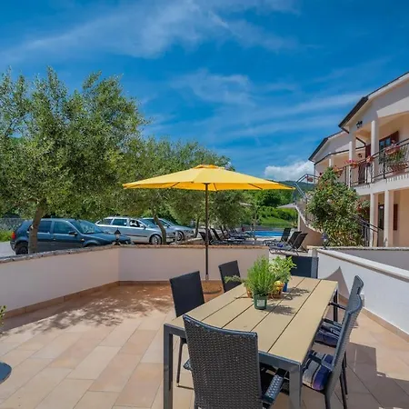 Ferienwohnung Mit Sauna, Meerblick, Whirlpool, Pool, Wlan Und Einem Grill * Drenje